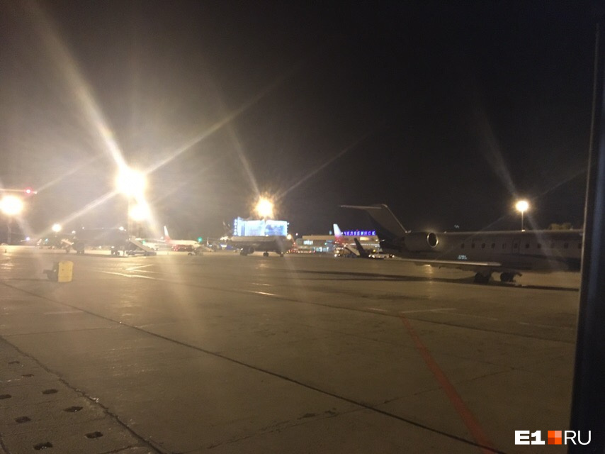 По словам Ольги, половина пассажиров сошла с самолёта По словам Ольги, половина пассажиров сошла с самолёта