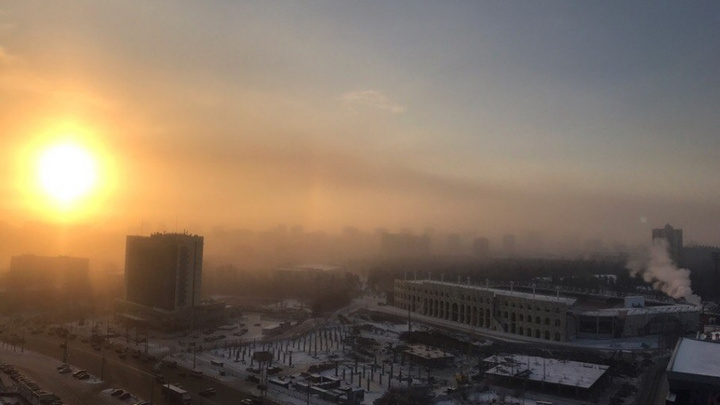 «Вонь неимоверная»: жители Челябинска и пригорода жалуются на дымку и химический запах