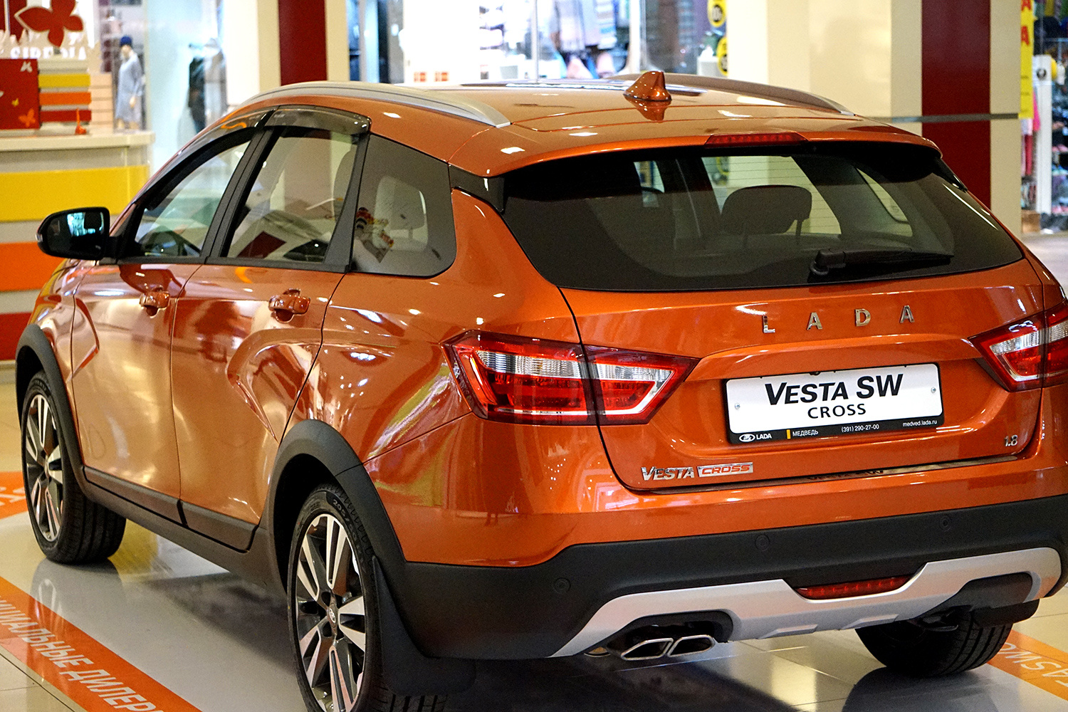 Дилеры сообщили, что первые автомобили LADA Vesta Cross уже распроданы по предзаказам