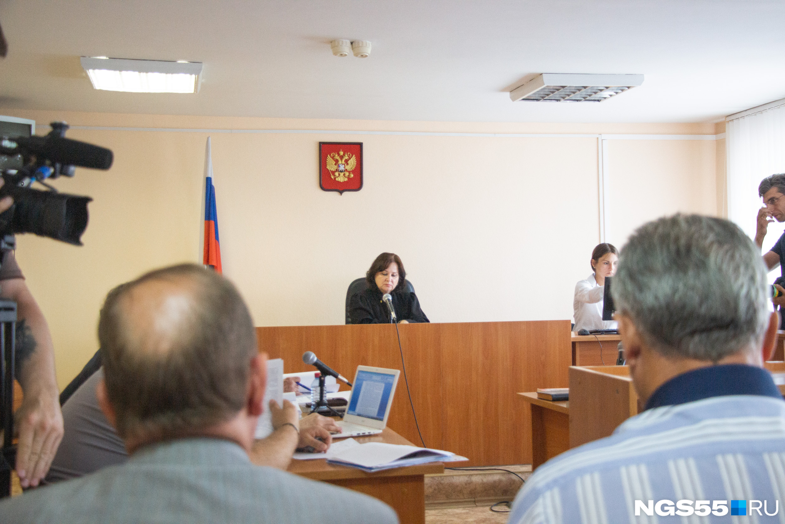 Судьёй по делу «Саламандры» стала Инна Ермолаева. Два года назад она вынесла мягкий приговор бывшему главному архитектору Омска Анатолию Тилю — полтора года условно Судьёй по делу «Саламандры» стала Инна Ермолаева. Два года назад она вынесла мягкий приговор бывшему главному архитектору Омска Анатолию Тилю — полтора года условно