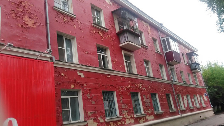 Фасады челябинских домов, выкрашенных к приезду Путина, приведут в порядок