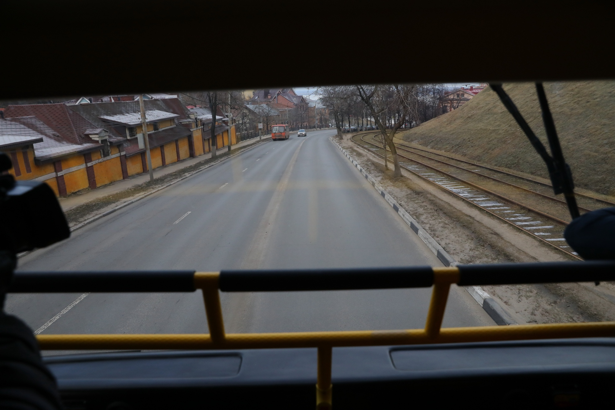 Автобус ходит с интервалом в 1,5 часа. Старт от площади Революции в 12:00, 13:30, 15:00, 16:30, 18:00
