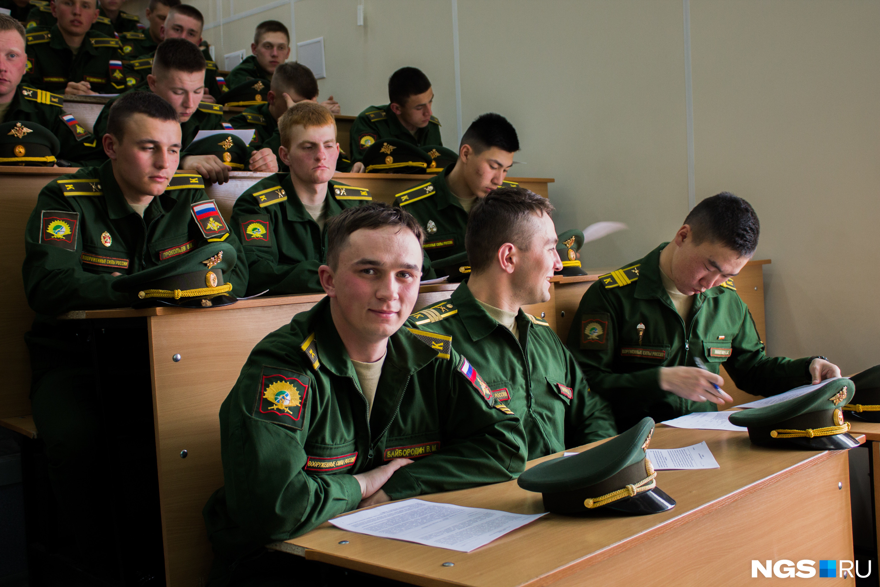 Стали военными. Стать военным. Курсанты деньги. Курсанты внутренних войск Узбекистана. Как стать военным.