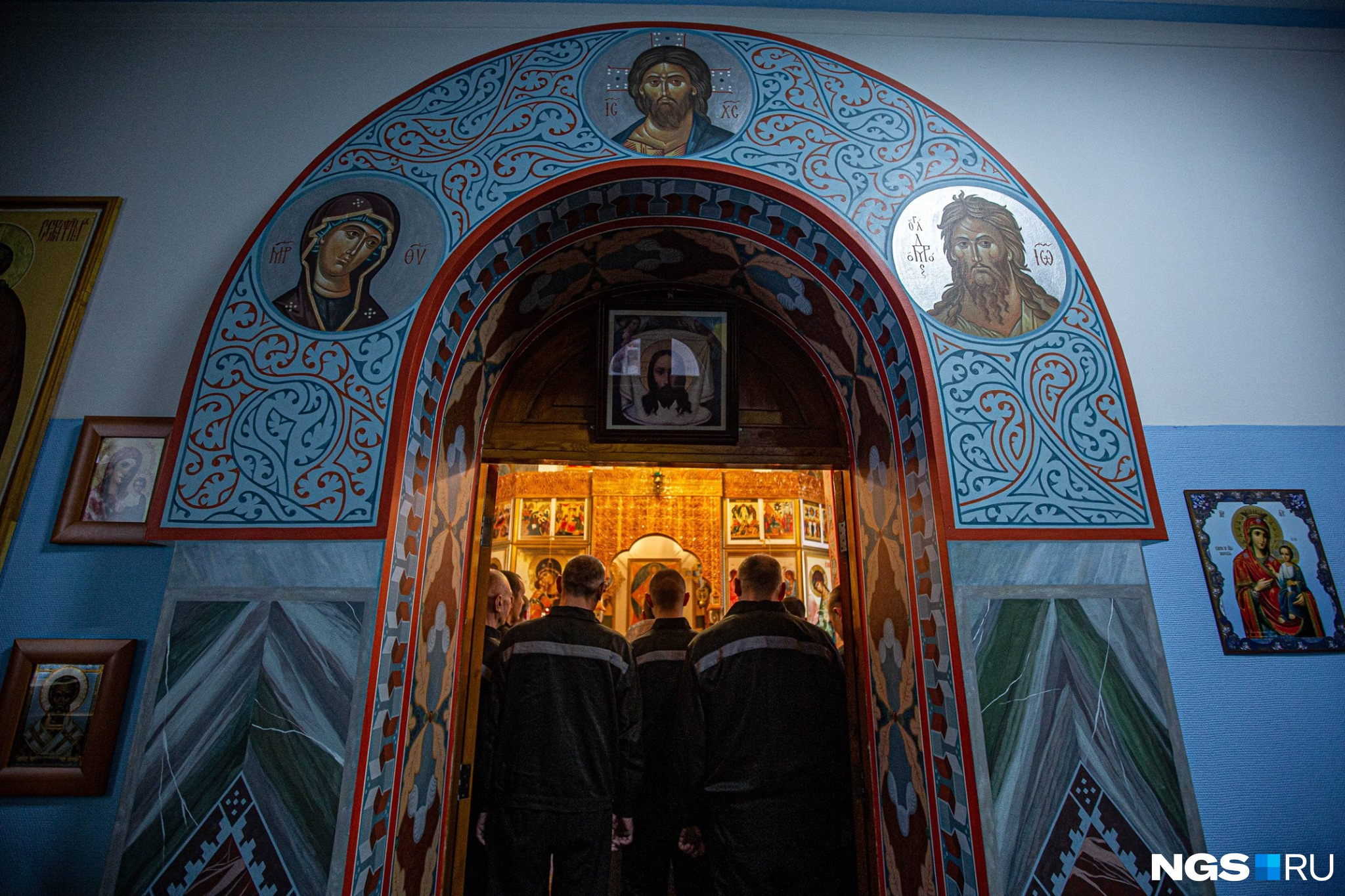 Те, кто не хотел окунаться в иордань, в новосибирской колонии могли просто помолиться