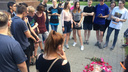 В центре Ярославля школьники устроили акцию в память о застреленном американском рэпере