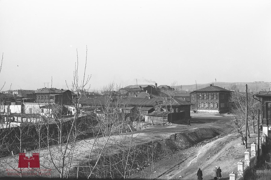 Вид на нынешнюю Театральную площадь с угла, где сейчас располагается Коммунальный мост Вид на нынешнюю Театральную площадь с угла, где сейчас располагается Коммунальный мост