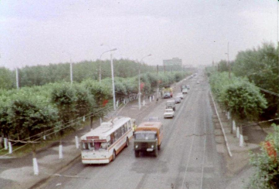 Помните, <a href="https://72.ru/text/gorod/66269131/" target="_blank" class="_">рассказывали вам</a> про исчезнувшие тюменские троллейбусы? На Электроне они сновали туда-сюда вдоль пышущих зеленью улиц Помните, <a href="https://72.ru/text/gorod/66269131/" target="_blank" class="_">рассказывали вам</a> про исчезнувшие тюменские троллейбусы? На Электроне они сновали туда-сюда вдоль пышущих зеленью улиц