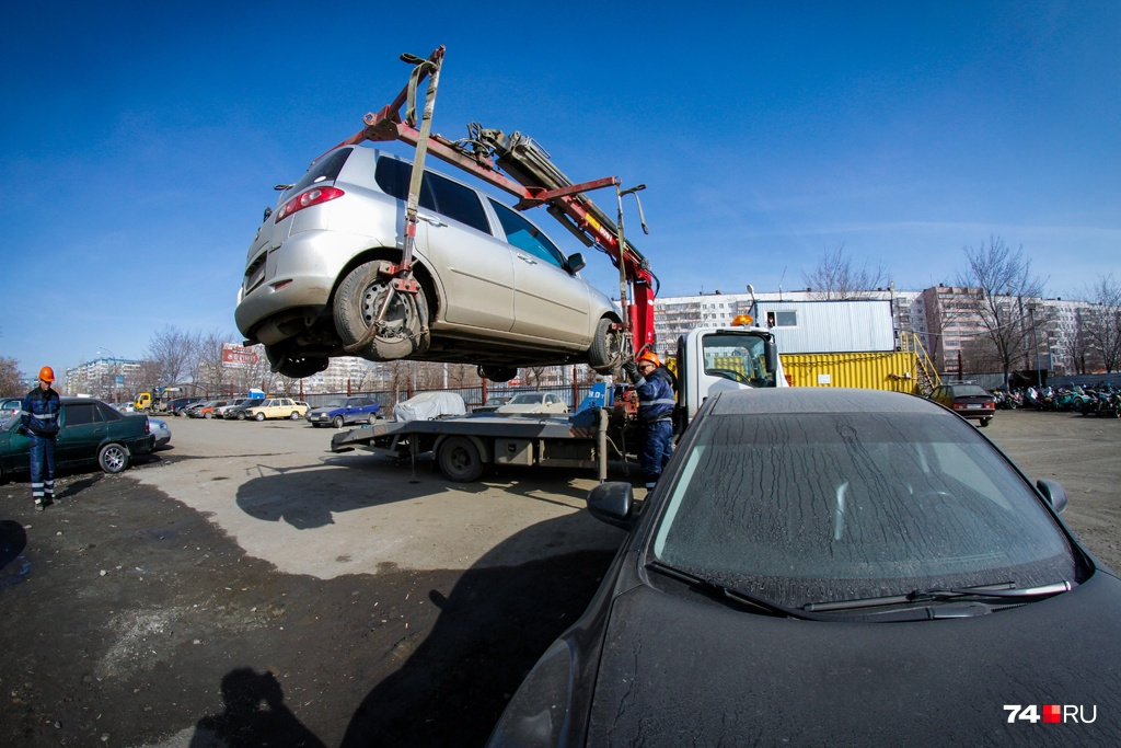 Челябинская штрафстоянка хранит автомобили, эвакуированные за нарушение правил, а также машины, которые фигурируют в уголовных делах или проверках