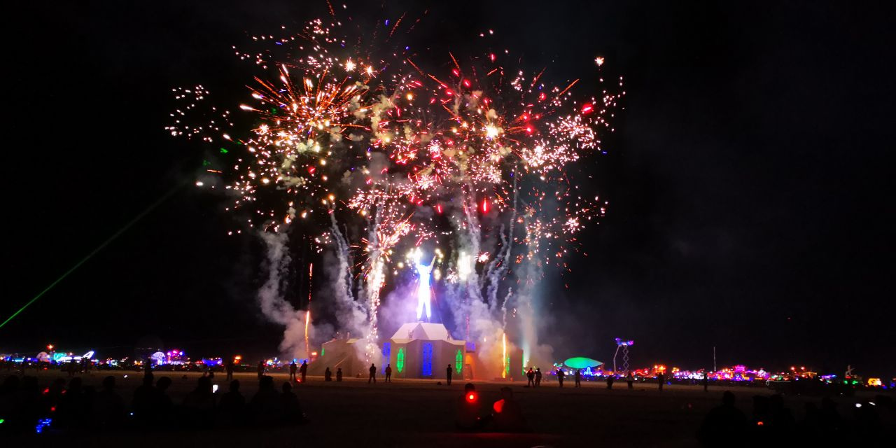 Огни ночного города. Город дай огней. Вид на ночной город. Город дай огней. Огни ночного города.