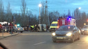 «Буханка» на боку: Московское шоссе сковала пробка из-за столкновения УАЗа и «Порше»