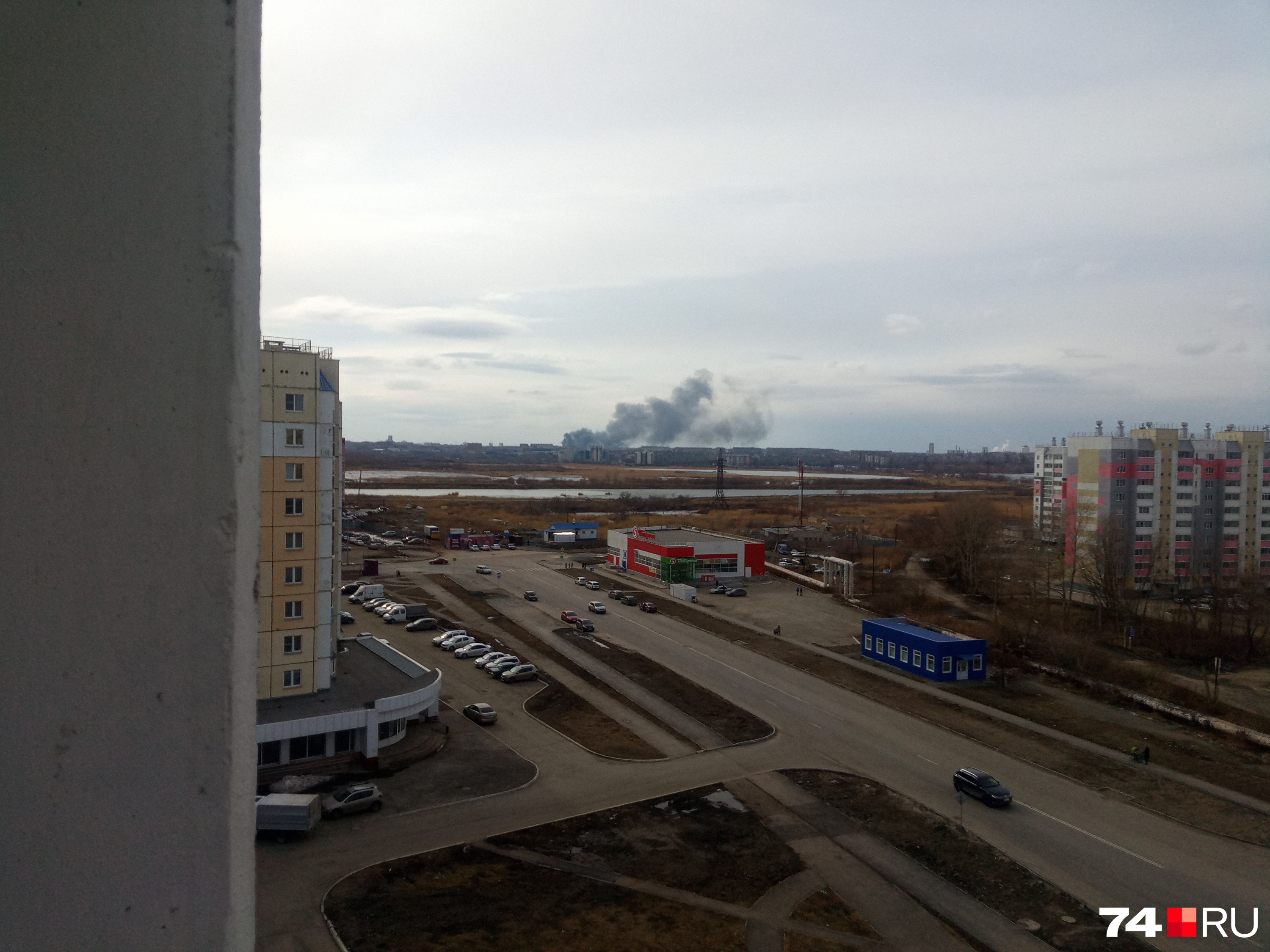 Дым был виден во всех уголках города Дым был виден во всех уголках города