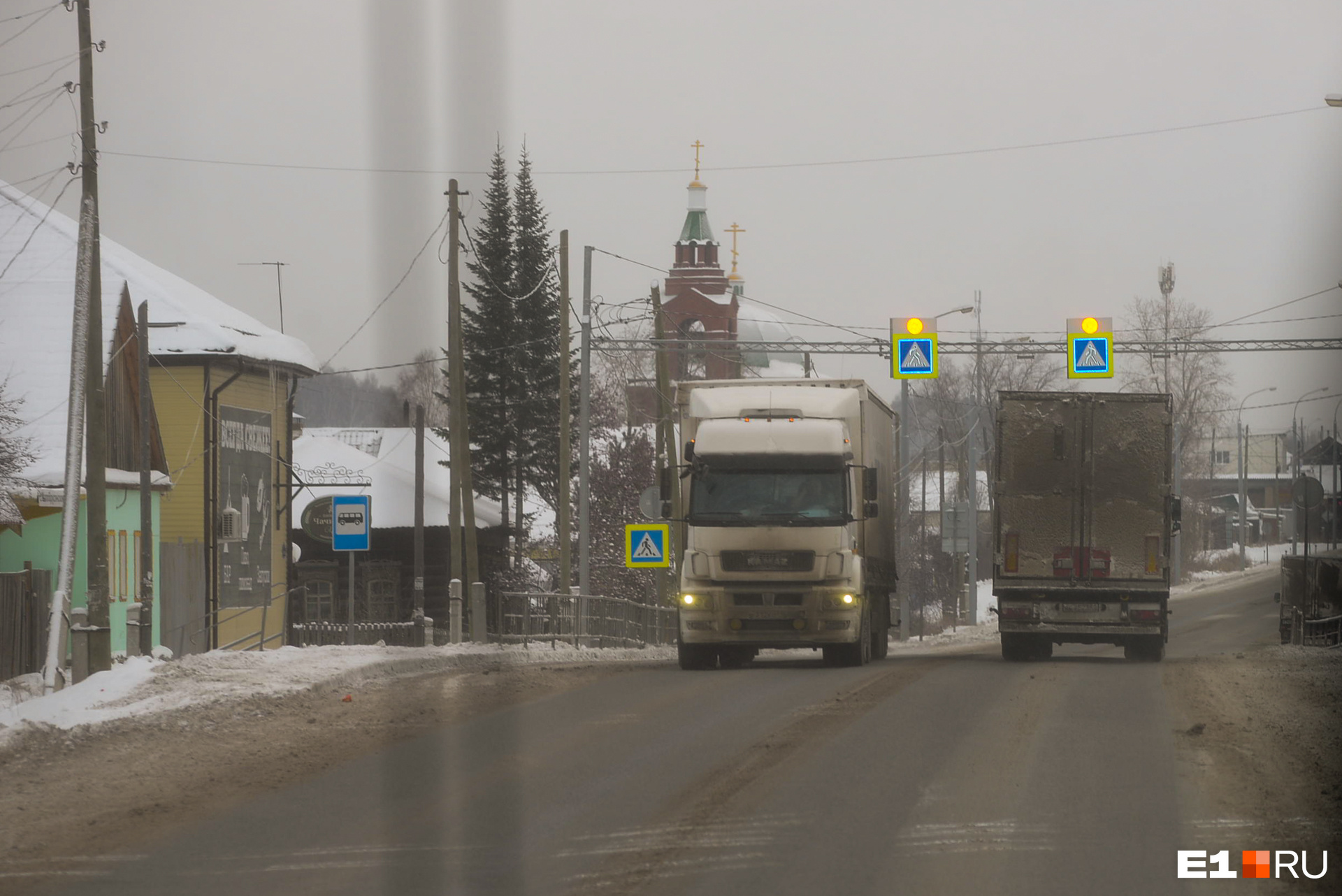 Обочечники. Дороги екатеринбурга сегодня сейчас. Трасса екатеринбург шадринск курган. Автомобиль на трассе фото. Автомобили пробки в екатеринбурге.