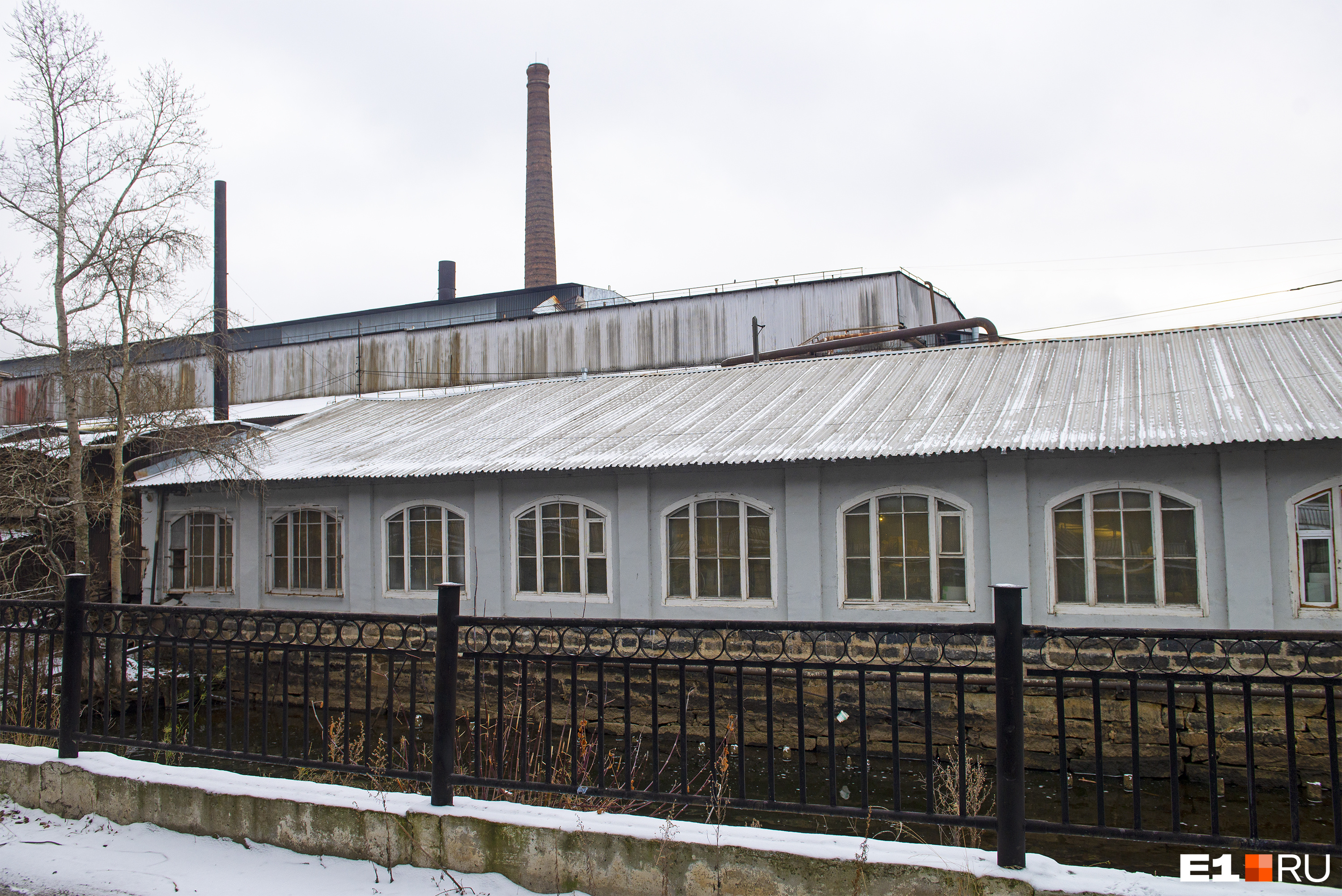 В конце XIX века к фабрике пристроили магазин листового железа