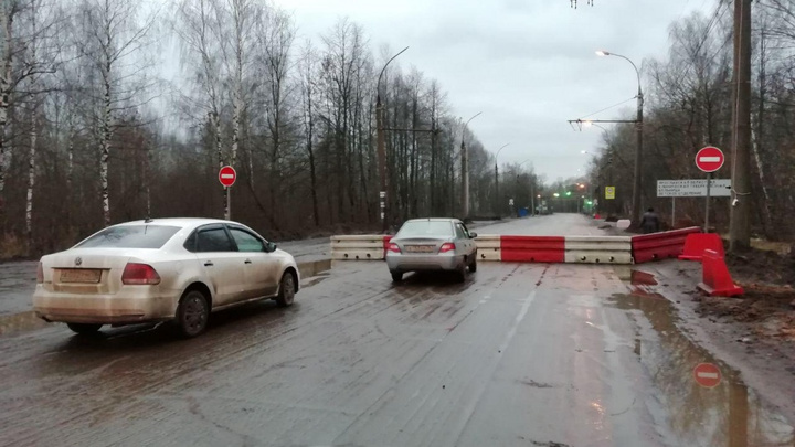 «Бесконечный ремонт»: в Ярославле жители Брагино и Заволги возмутились из-за перекрытия магистралей