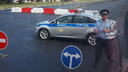 Автомобилисты пытаются обойти запрет и проехать по Мызинскому мосту под «кирпич»