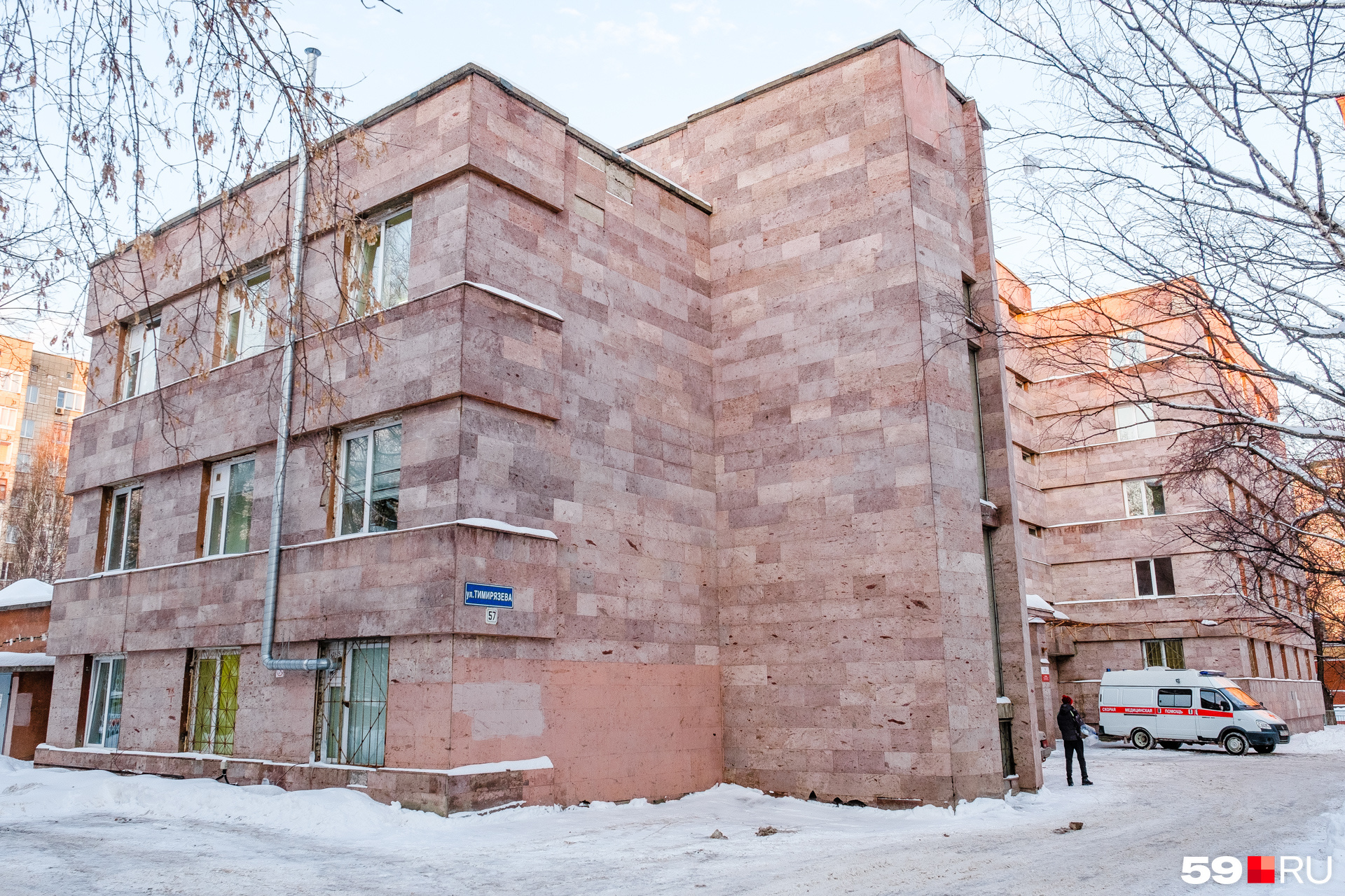 Один из филиалов больницы Пигучина построен в поздние советские годы, но постройка унаследовала принципы все того же конструктивистского стиля