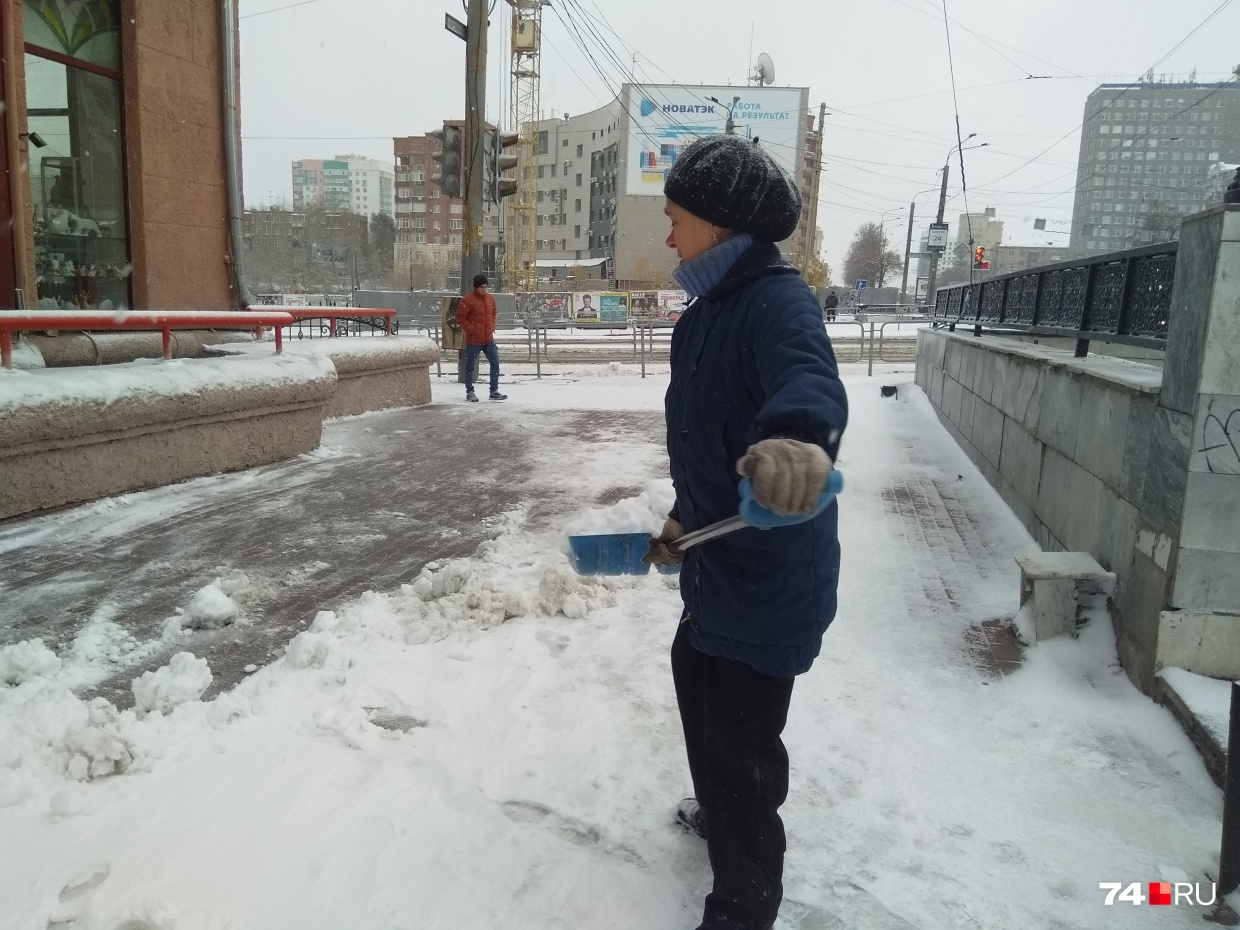 Жалобы на нечищеные дороги и тротуары в выходные поступали из всех районов Челябинска