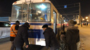 «Нам пришлось толкать троллейбус»: авария парализовала движение на кольце Кирова — Московское
