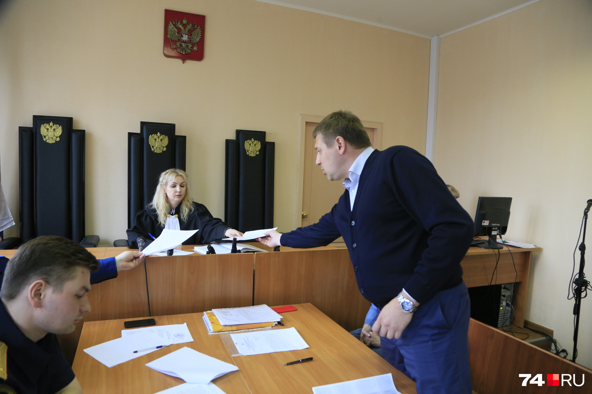 Адвокаты предоставили справку о падении показателей работы фирм Смирнова