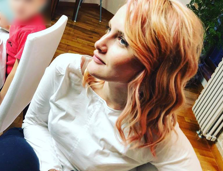 Зина Агишева смогла отстоять свое право учиться, несмотря на цвет волос. Ее поддержали многие ровесники и взрослые Зина Агишева смогла отстоять свое право учиться, несмотря на цвет волос. Ее поддержали многие ровесники и взрослые