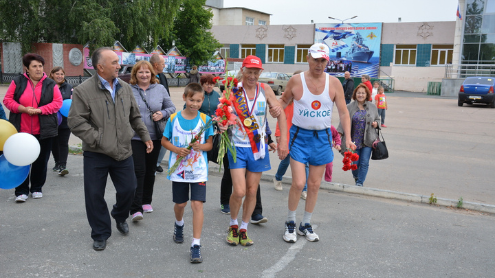 «За победу и спорт»: южноуральский пенсионер потратил меньше 13 часов на 100-километровый марафон