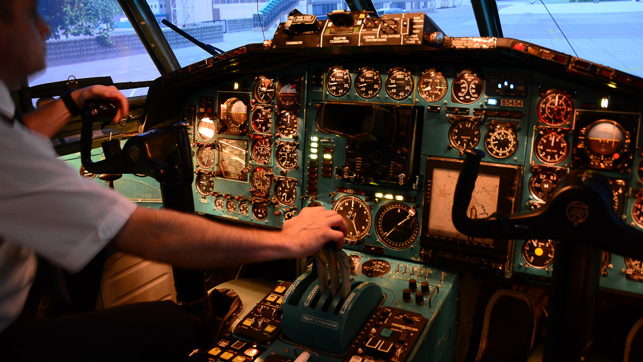 Ту 154 кабина. Ту-154 85000. Полет на ту. Самолет ту 134. Самолет ту-114 хрущева.