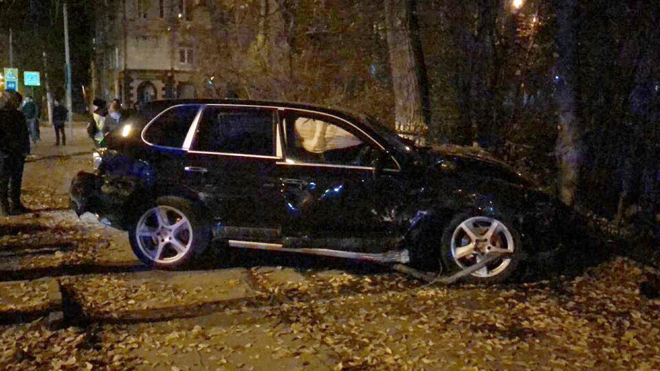 Porsche получил серьезные повреждения Porsche получил серьезные повреждения