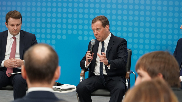 Сходил в поликлинику, пообщался с Промоботом и бизнесом. Как прошёл визит Дмитрия Медведева в Пермь
