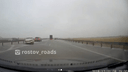 Машины влетают в отбойники и друг в друга: публикуем видео со ставшей катком трассы Ростов — Азов