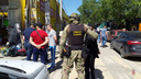 Снова неспокойно: на Тракторный рынок в Волгограде нагрянул спецназ «Гром»