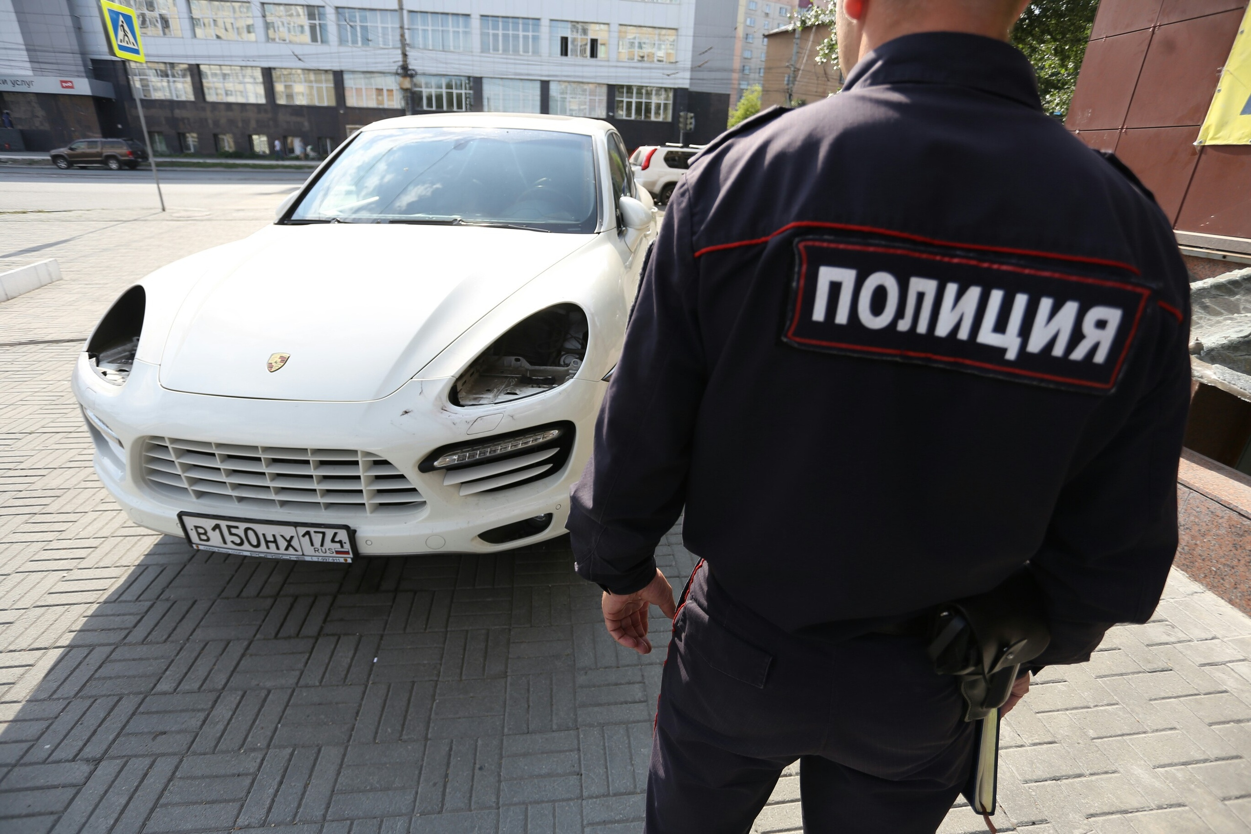На месте работает полиция На месте работает полиция