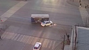 «Занесло на "зебру", где шли люди»: на перекрёстке в центре Челябинска произошла авария с маршруткой
