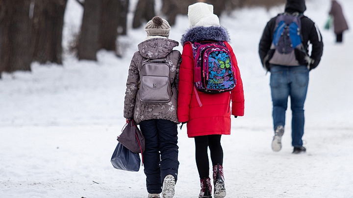 Если все «отморозились»: в школах Челябинска снова отменили уроки, но узнать об этом непросто