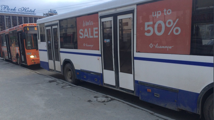 В Екатеринбурге возбудили уголовное дело против мужчины, который избил женщину — водителя автобуса