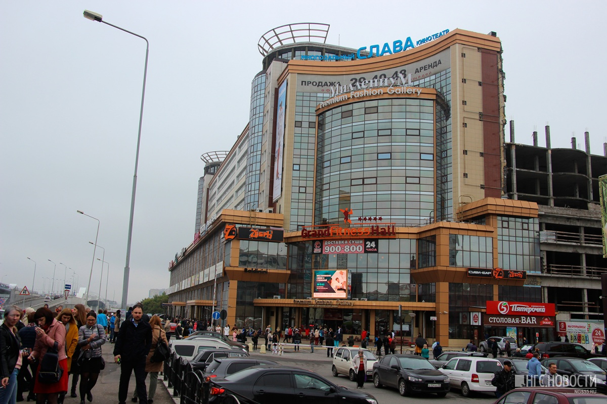 Эвакуация в одном из торговых центров Омска 11 сентября