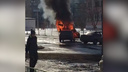 «Собирают остатки»: около челябинской школы сгорела машина