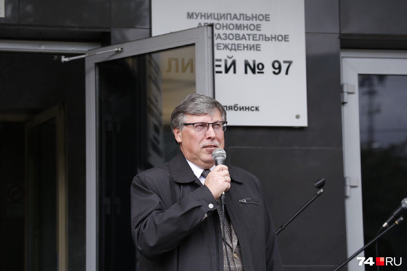 В этом году родителям пришлось судиться с Вячеславом Усынином из-за отсутствия старших классов в филиале лицея В этом году родителям пришлось судиться с Вячеславом Усынином из-за отсутствия старших классов в филиале лицея