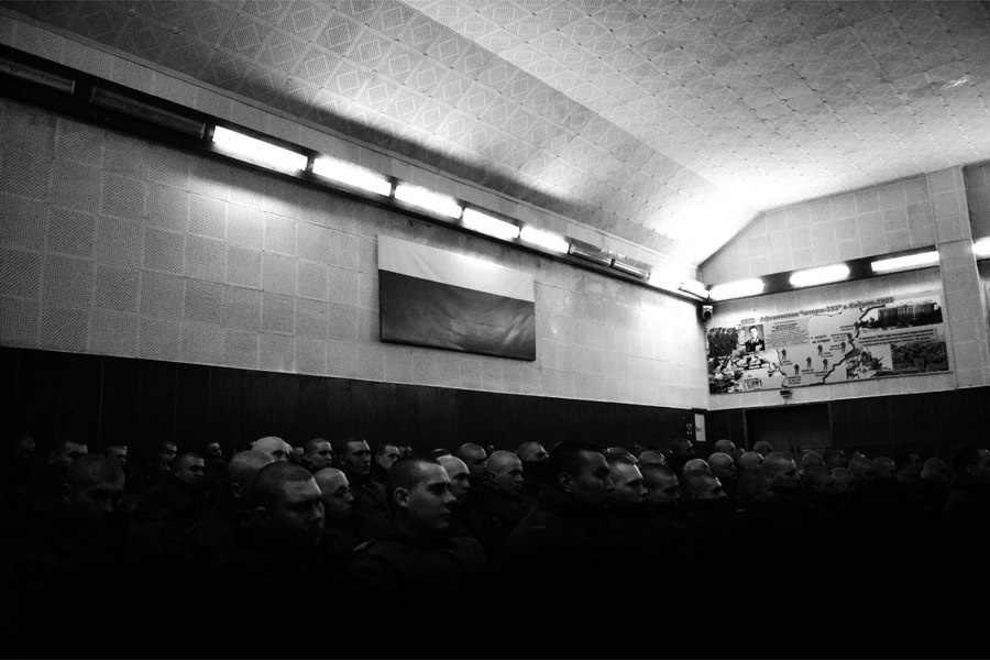 Никто не претендует на то, чтобы служба была легкой, как в детском саду. Главное, чтобы к тем, кто пошел отдавать долг Родине, было отношение не как к заключенным Никто не претендует на то, чтобы служба была легкой, как в детском саду. Главное, чтобы к тем, кто пошел отдавать долг Родине, было отношение не как к заключенным