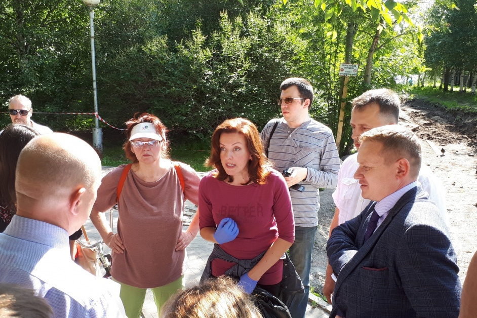 Надо уже сейчас организовать встречу с чиновниками, считает Валентина. Чтобы не получилось так, как <a href="https://29.ru/text/gorod/66166378/" target="_blank" class="_">было в Майском парке</a> Надо уже сейчас организовать встречу с чиновниками, считает Валентина. Чтобы не получилось так, как <a href="https://29.ru/text/gorod/66166378/" target="_blank" class="_">было в Майском парке</a>