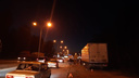 В ГИБДД рассказали подробности аварии «Ниссана» с двумя фурами на Бердском шоссе
