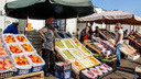 «Такой помидор нигде не купишь, брат»: репортаж с самого дешёвого рынка Новосибирска