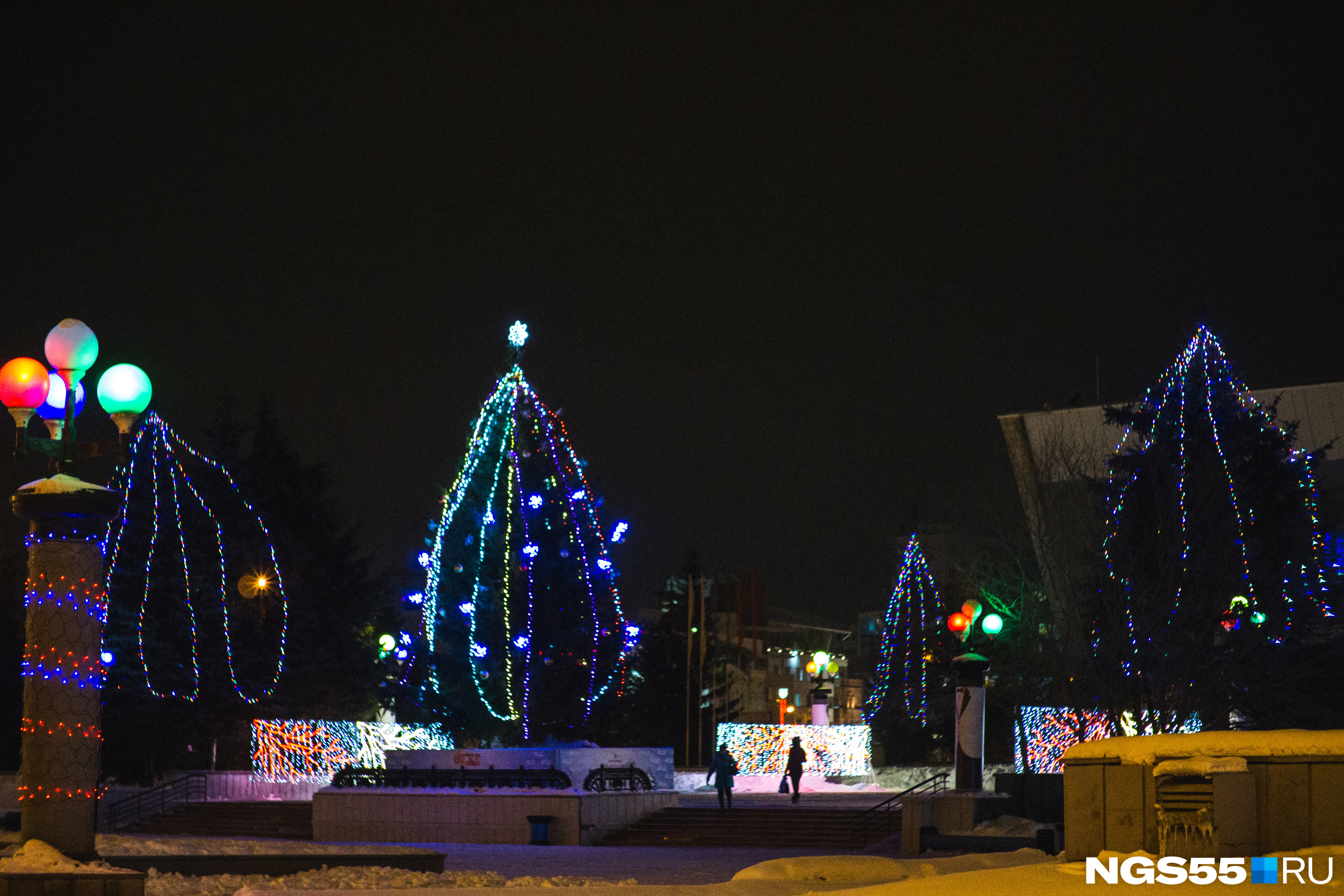 Новогодний омск. Главная елка Омска 2021. Городская елка Омск. Омск Главная городская елка. Омск Главная елка города 2020.