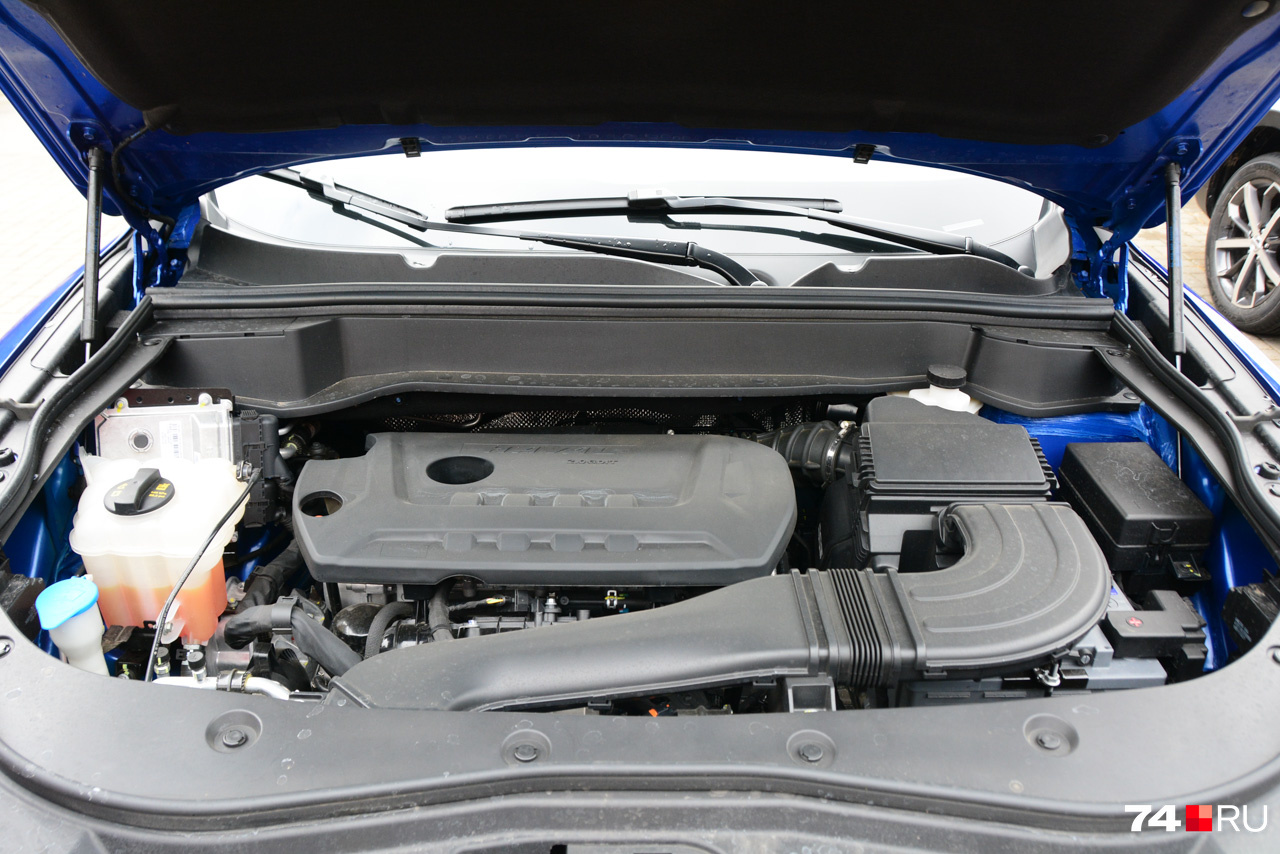 Мотора два — 1,5 л (150 л.с.) и 2 литра (190 л.с). Расход топлива, правда, не самый выдающийся: 8 л/100 км для младшего и 9 л/100 км для двухлитрового агрегата. Конкуренты пьют скромнее, особенно Mazda CX-5
