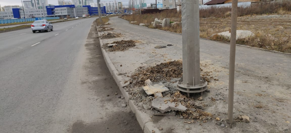 На Новоградском тракте ограждения, под которые уже начали готовить опоры, сделают менее протяжёнными