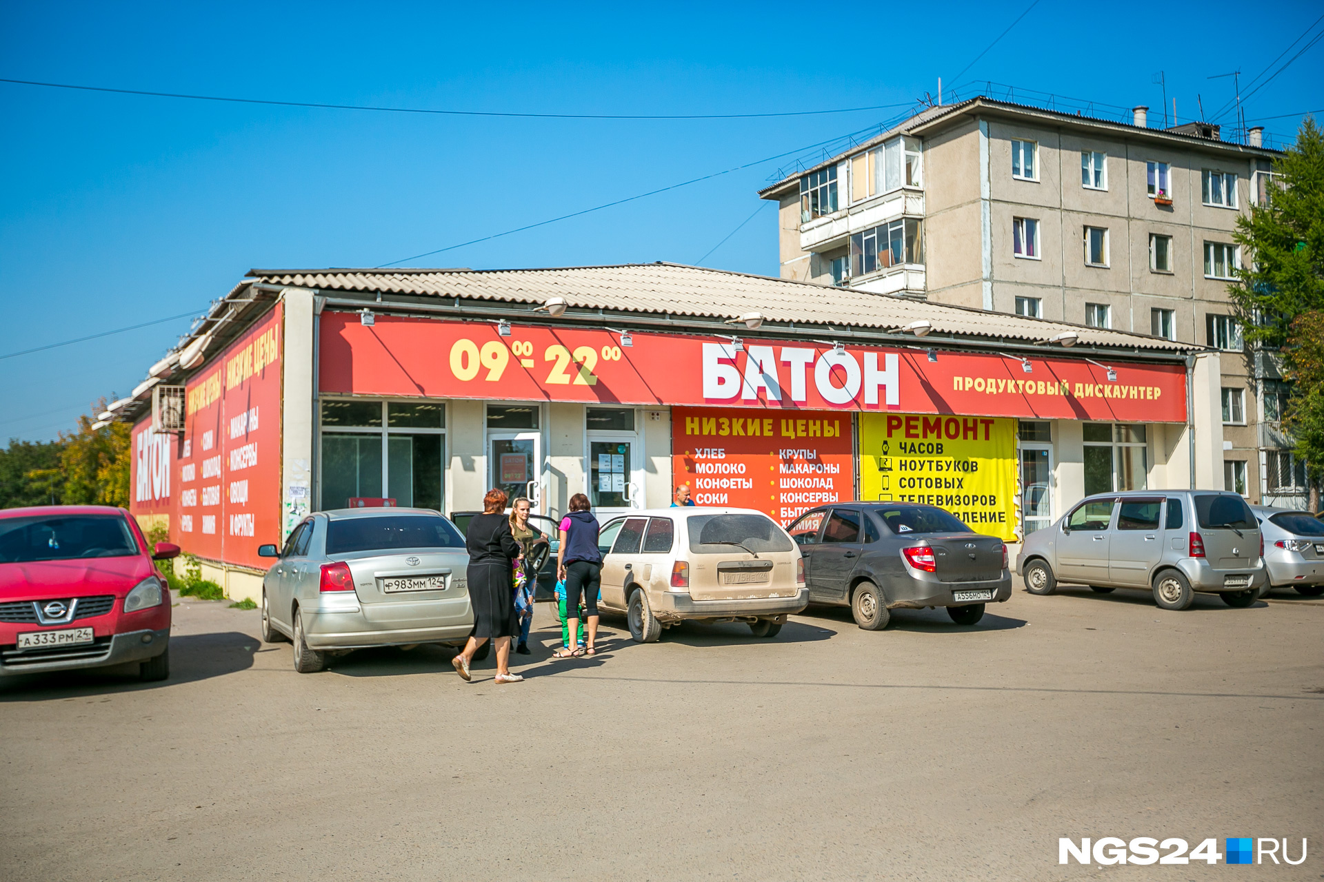 Кроме «Батона» супермаркетов в микрорайоне нет Кроме «Батона» супермаркетов в микрорайоне нет