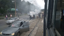 Возле трамвайного депо в Челябинске загорелась машина