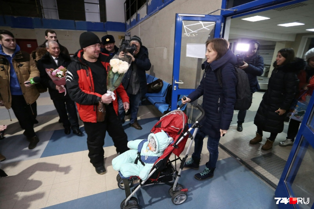 Ваня Фокин вместе с мамой вернулись домой накануне дня рождения малыша. 16 февраля мальчику исполнился год