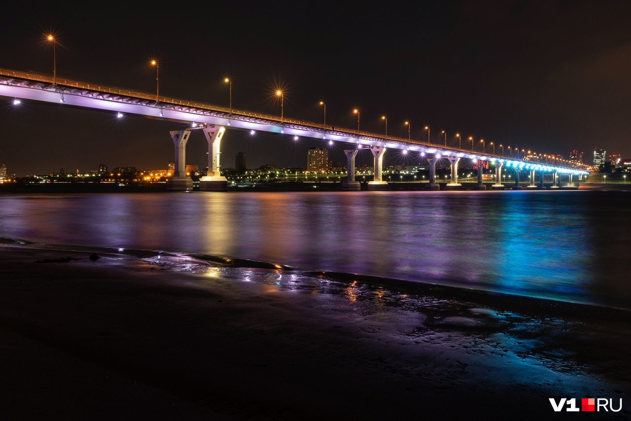 Подсвеченный «танцующий» мост — один из самых популярных объектов фотографирования