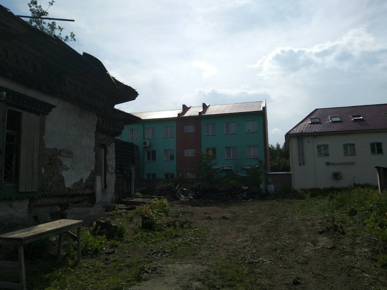Вид на дом со стороны двора Вид на дом со стороны двора
