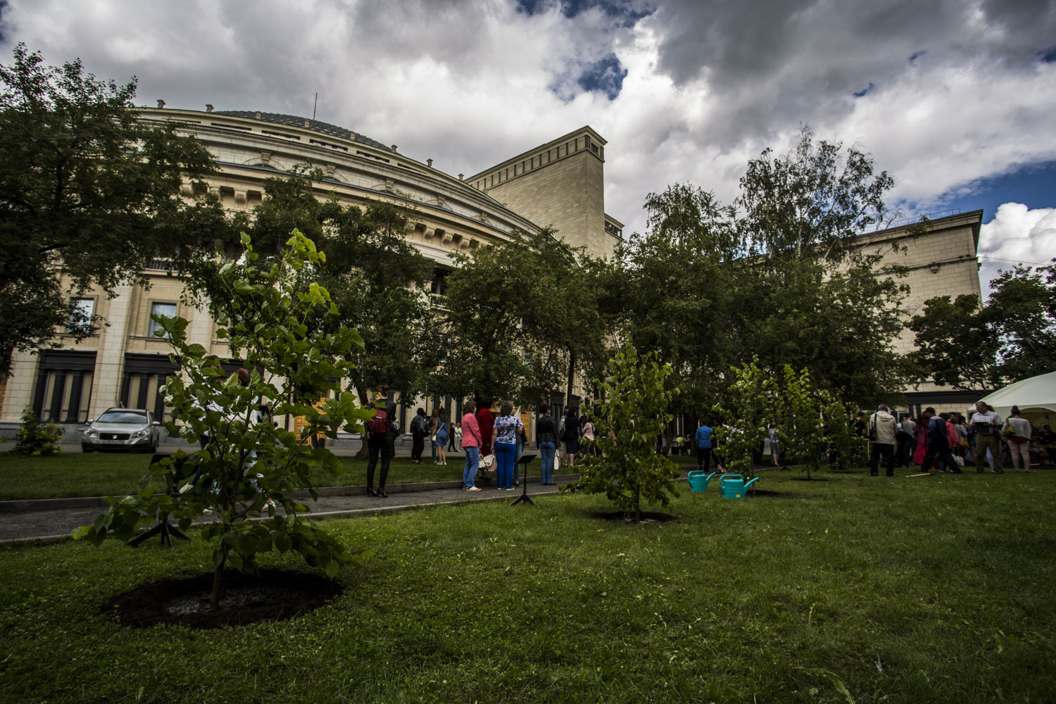 Новая аллея в сквера у оперного театра